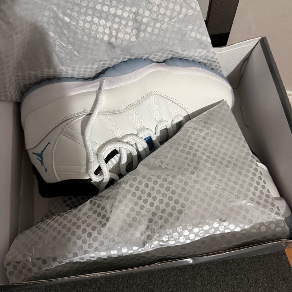 Jordan 11 Retro
Legend Blue (2024)
